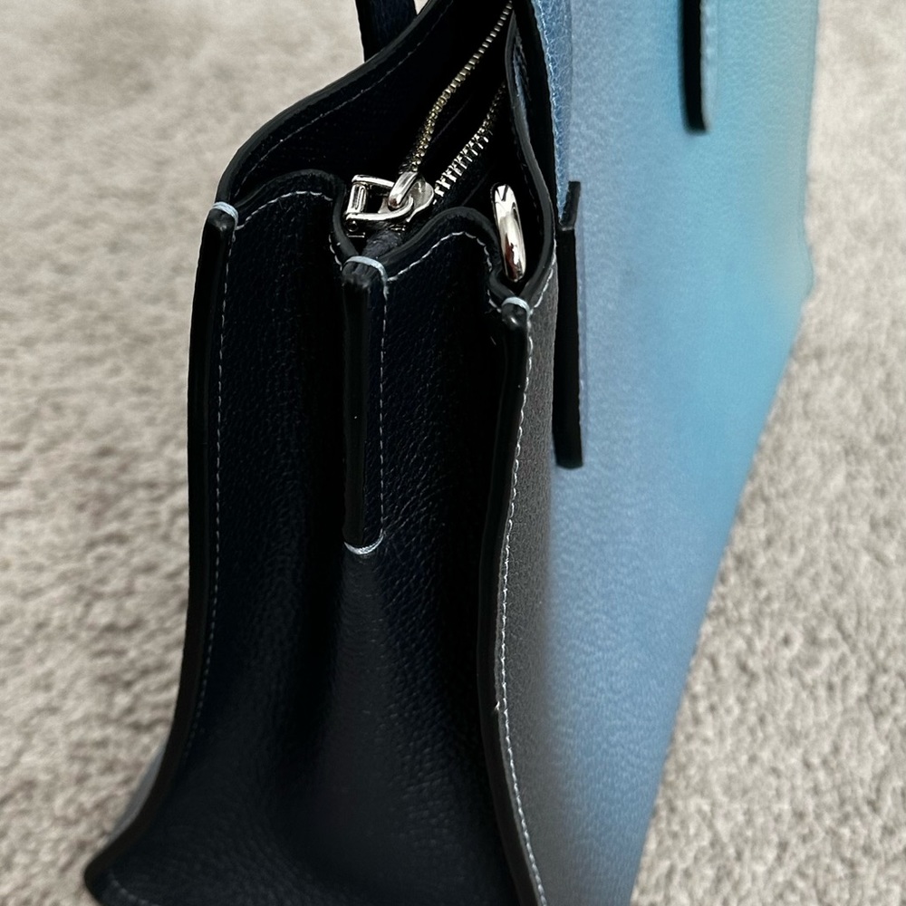 Coach , mixed blues, zippered closure - Picture 14 of 17
